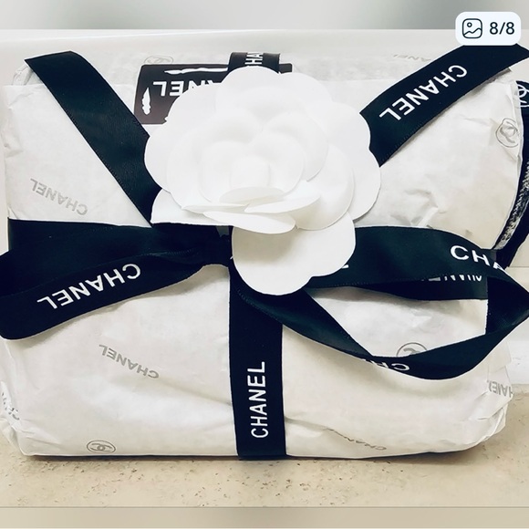 CHANEL Black and White Graphic Logo Scarf - Picture 5 of 6